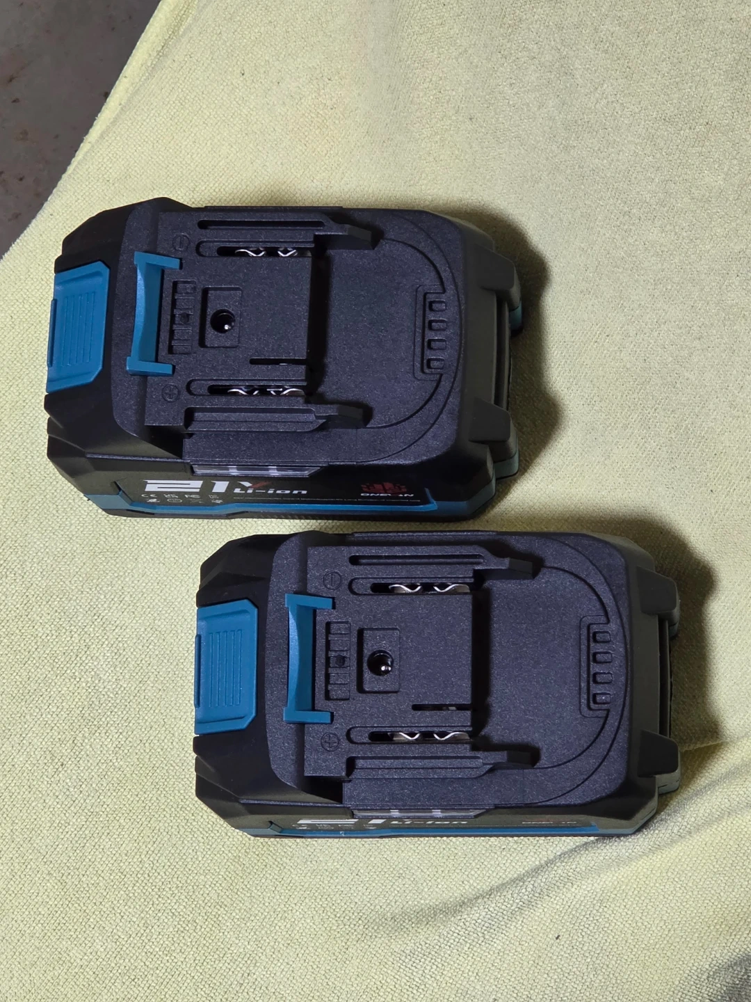 マキタ18v互換バッテリー、ONEVAN 21V4.5A、2個!の写真3枚目