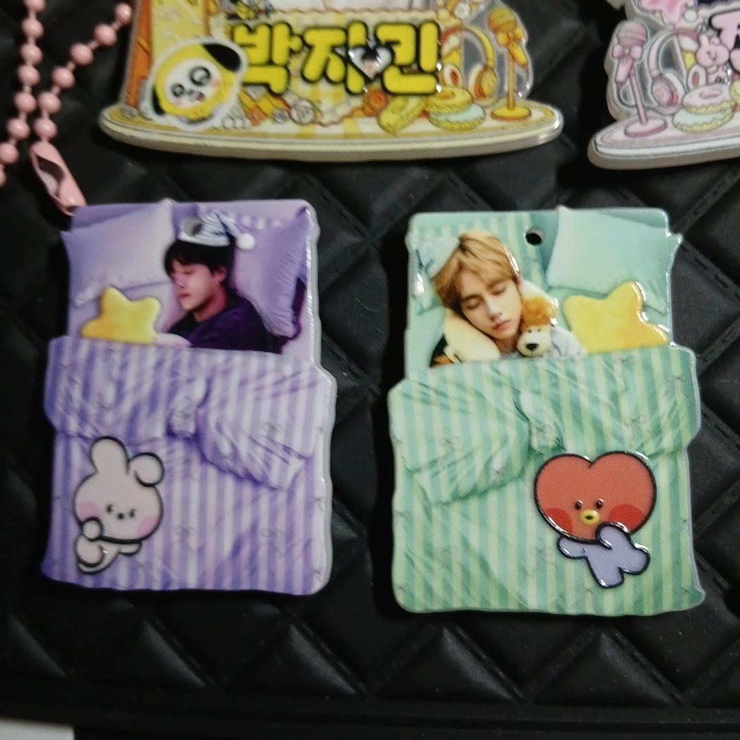💗新品新作 BTSアクリルチャーム 一点売りの写真2枚目