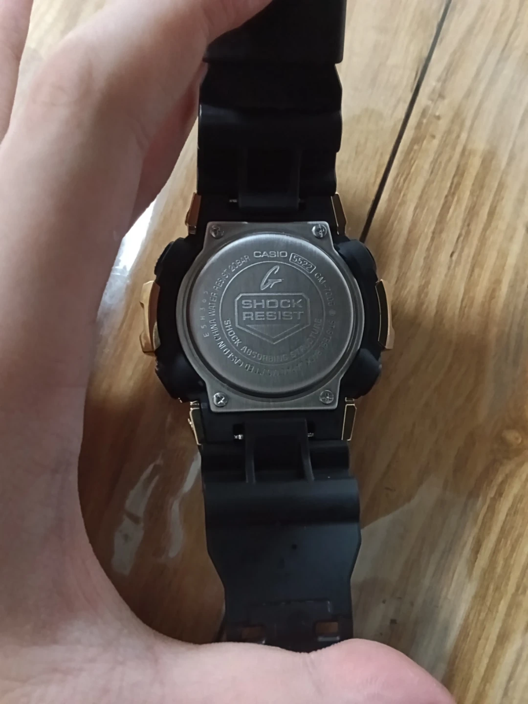 定価3万円カシオ G-SHOCK GM-700 ゴールドの写真3枚目