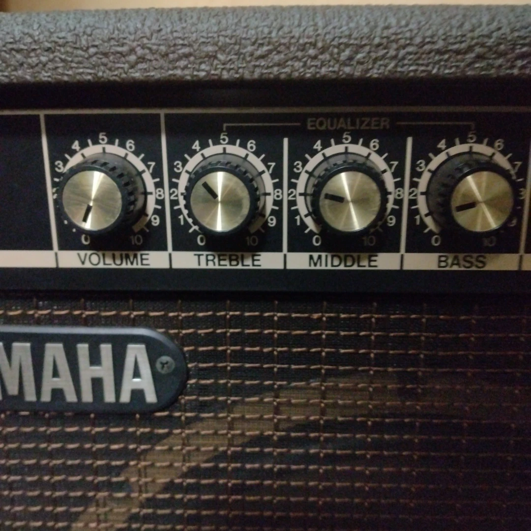 YAMAHAギターアンプの写真3枚目