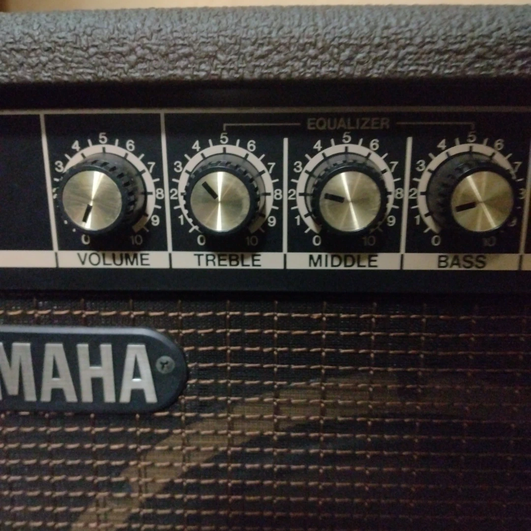 YAMAHAギターアンプの写真3枚目