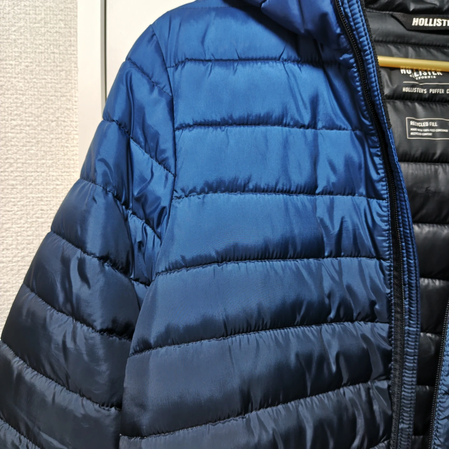 hollister ホリスター ダウンジャケット 黒 青 アウター Sサイズの写真6枚目