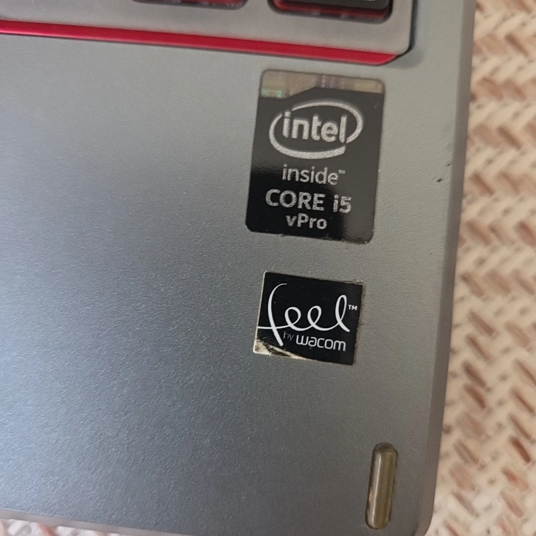 富士通 LIFEBOOK T725/Kの写真6枚目