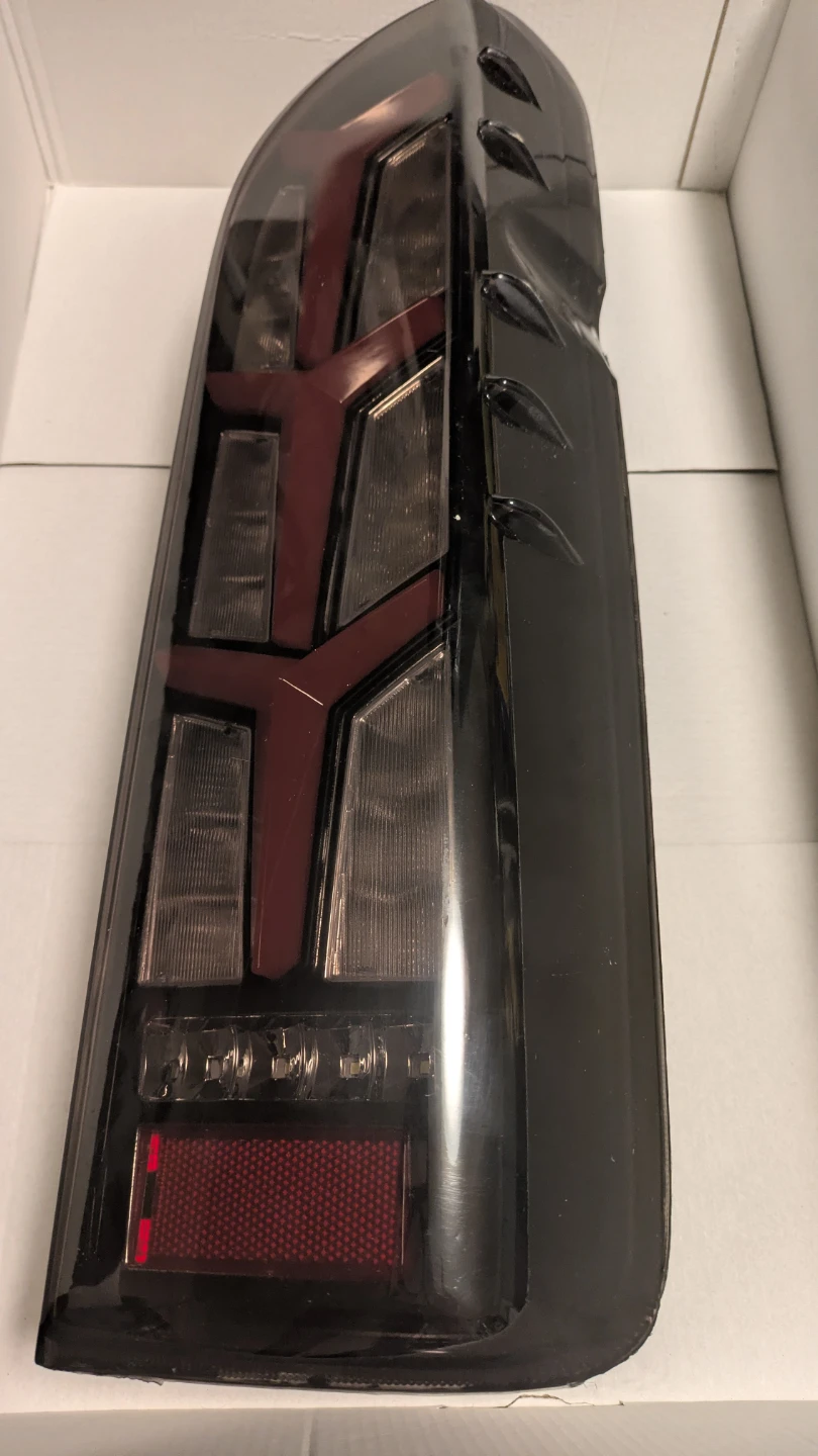 ハイエース LEDテールランプ 左右セットジャンクの写真2枚目