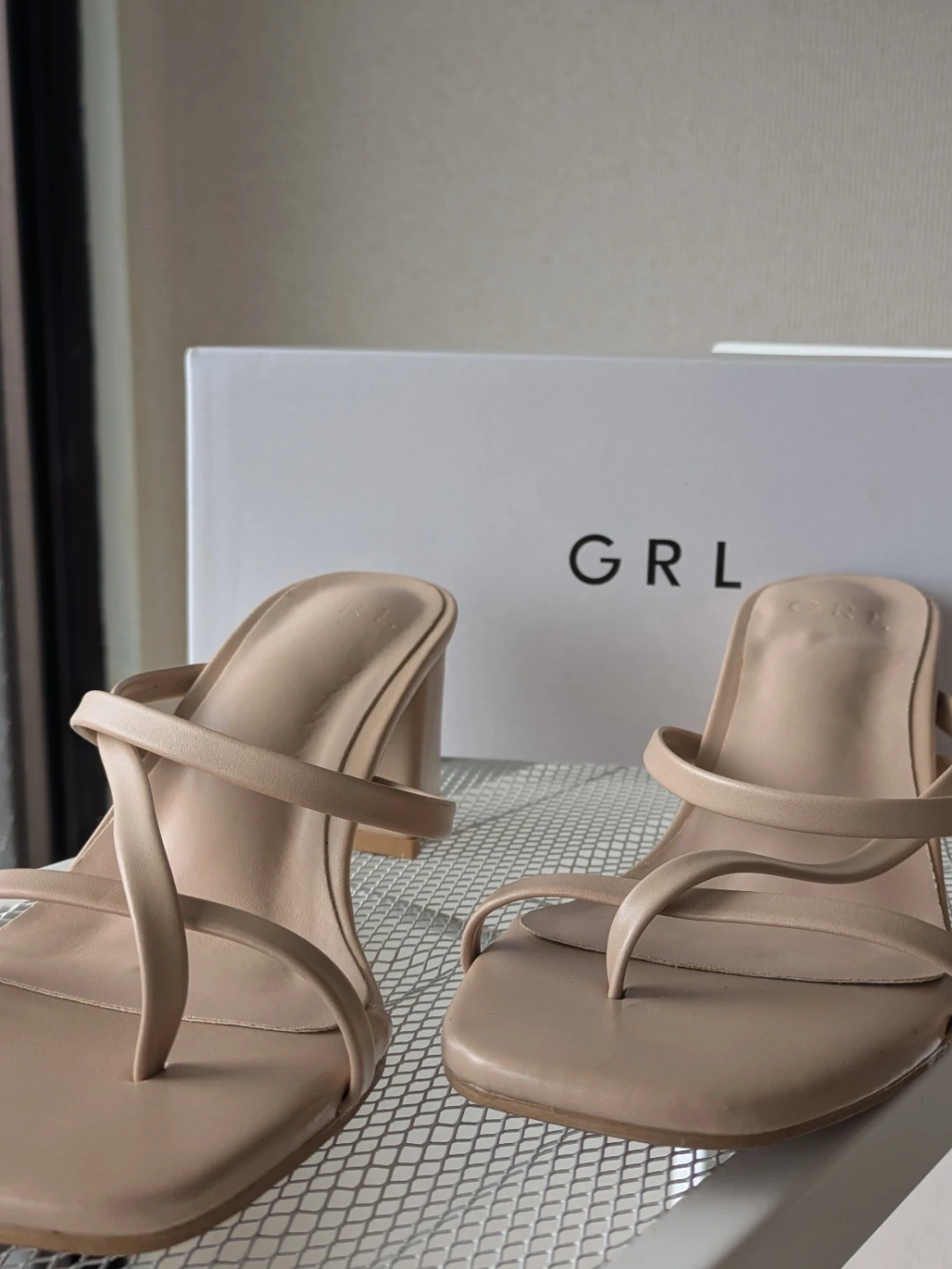 GRL トングサンダル ベージュの写真2枚目