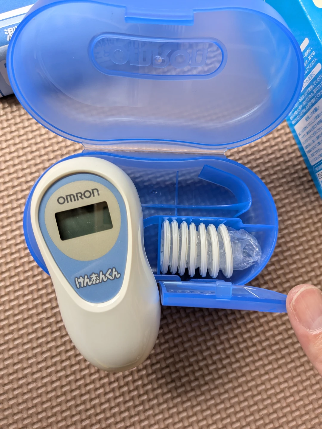 オムロン 耳式体温計 けんおんくん ミミ MC-510の写真2枚目