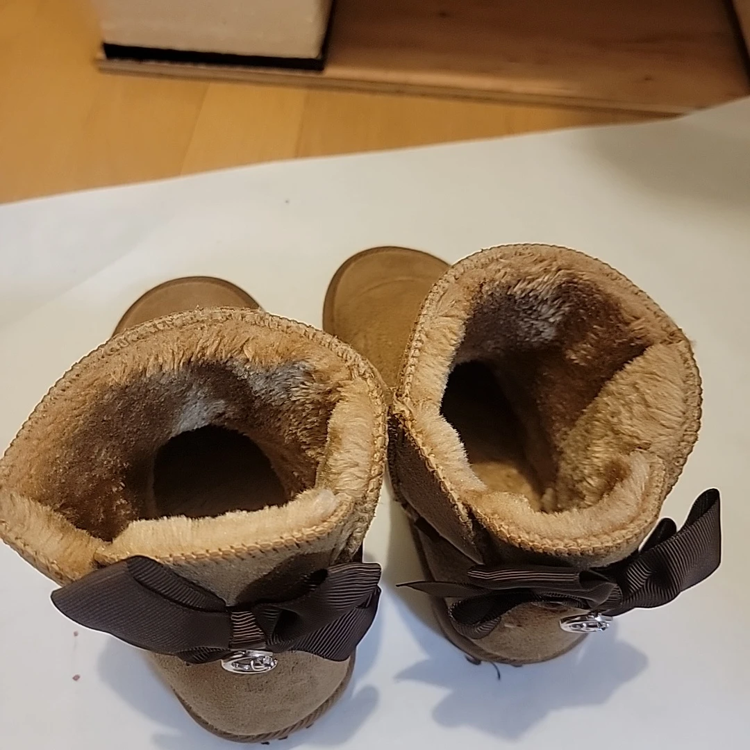 アグ ムートンブーツ リボン付き ブラウン