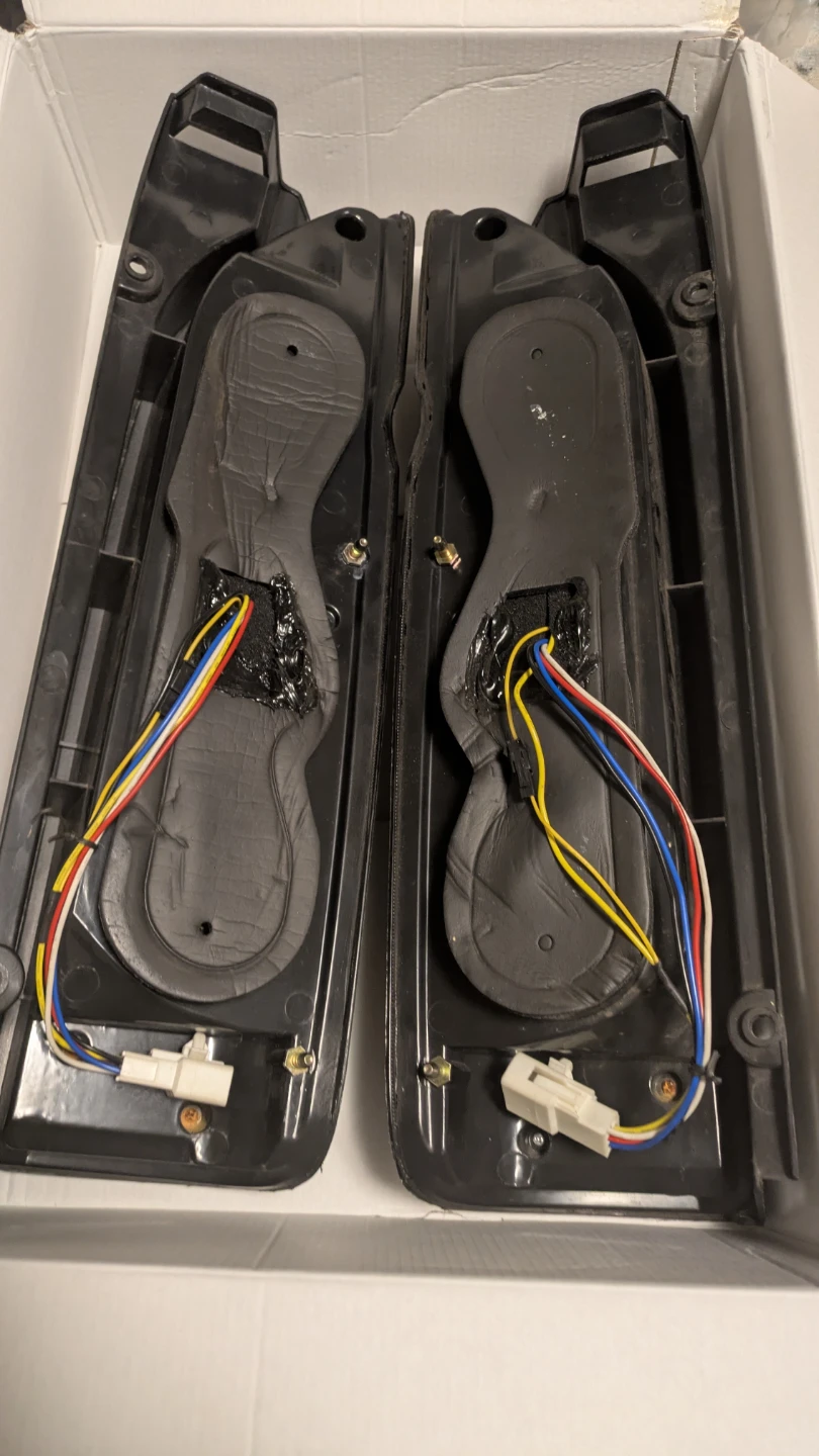 ハイエース LEDテールランプ 左右セットジャンクの写真4枚目