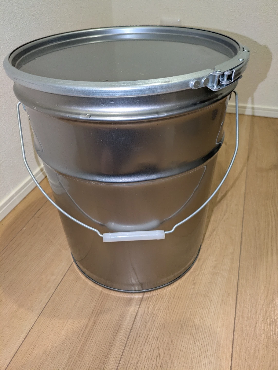 中古 ペール缶 蓋付きの写真2枚目