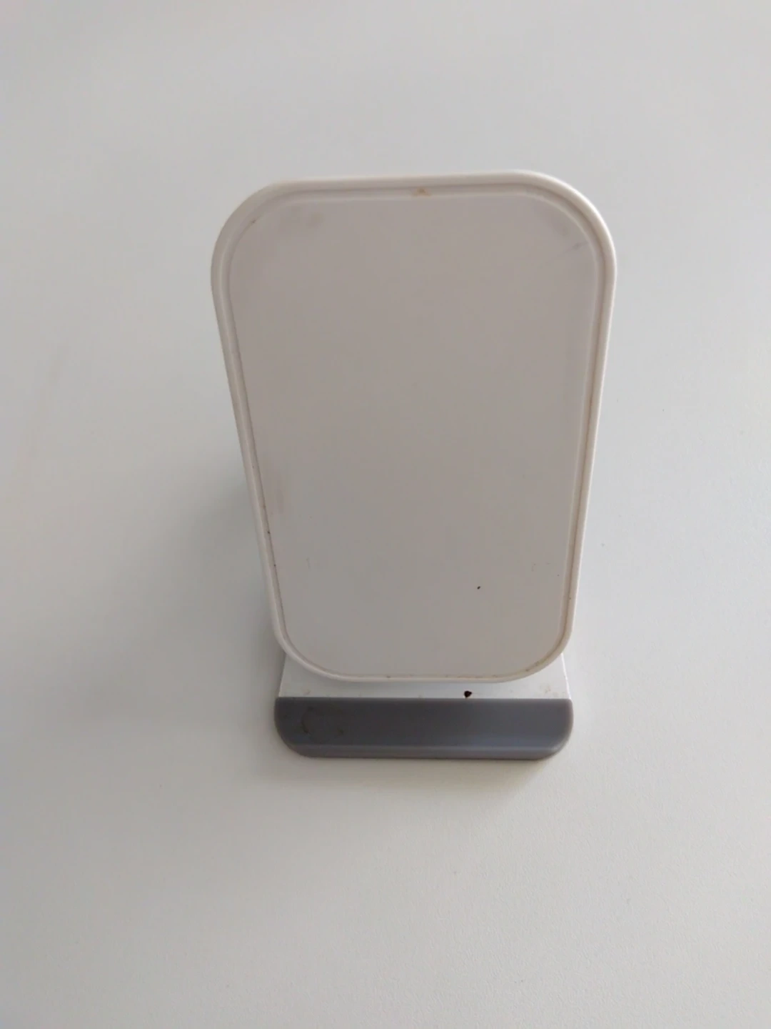 卓上スマホスタンド充電器 ホワイト/シルバー