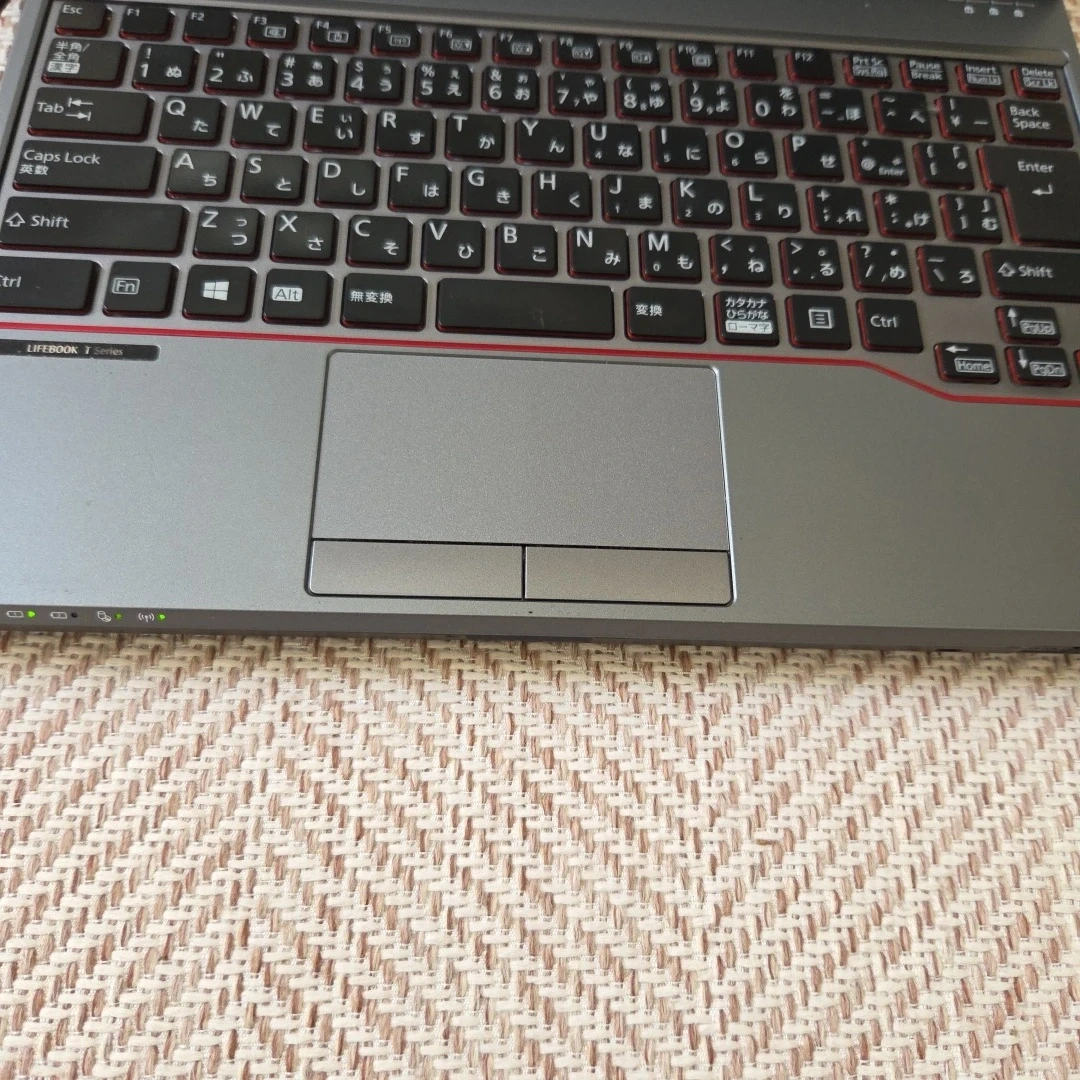 富士通 LIFEBOOK T725/Kの写真2枚目
