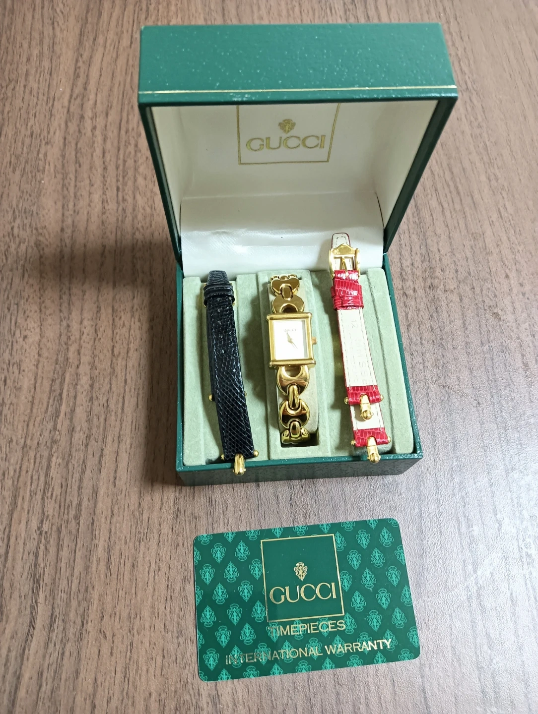 美品。GUCCI グッチ チェンジベルト 腕時計 替えベルト2本付きの写真2枚目