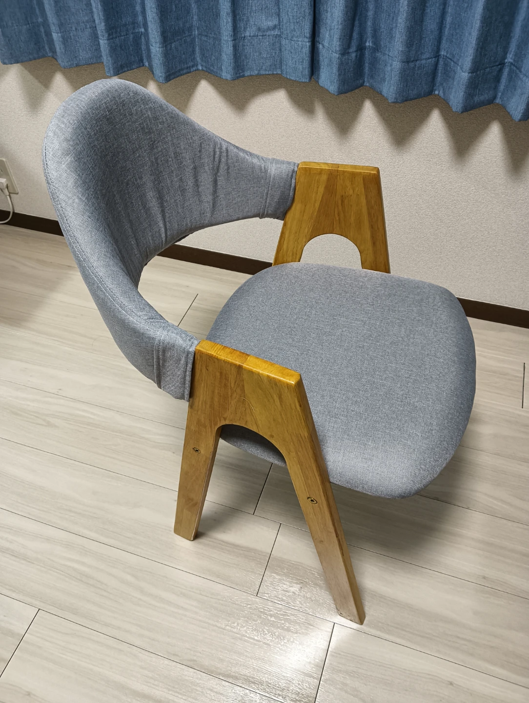 北欧風 木製ダイニングチェア グレーの写真2枚目