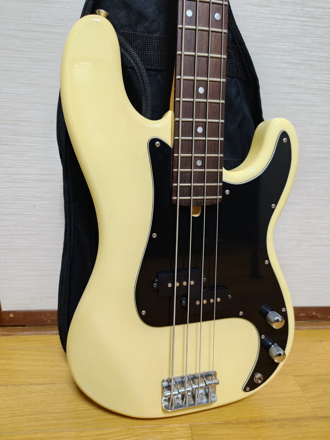 Bacchus Universe Series Bass (ソフトケース付)の写真2枚目