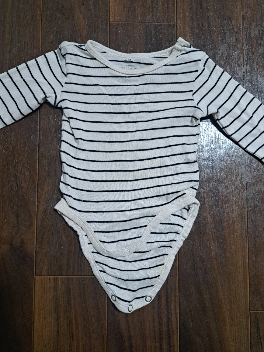 H&M ベビー長袖ボディスーツ 2枚セット 60cmの写真2枚目