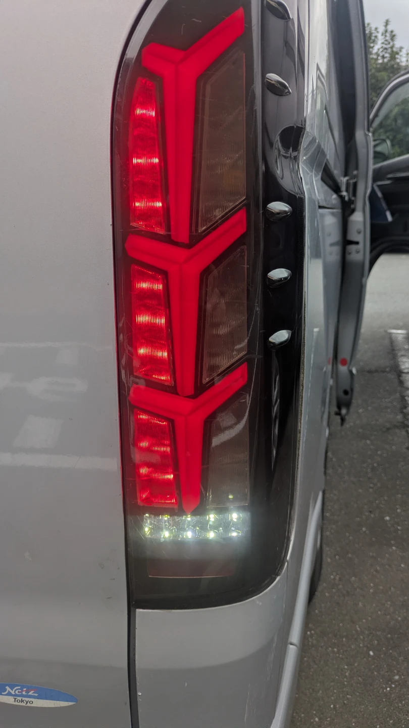ハイエース LEDテールランプ 左右セットジャンクの写真6枚目