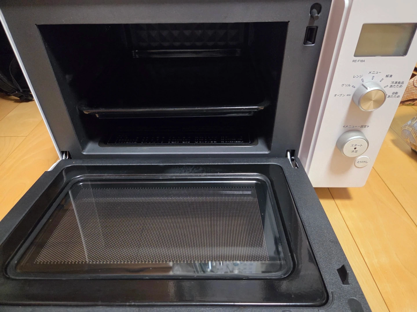 シャープ オーブンレンジ RE-F18A-W 2020年製の写真3枚目