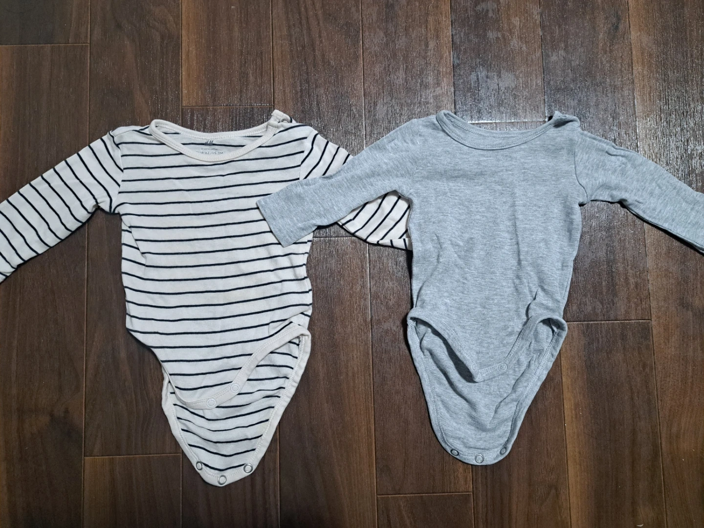 H&M ベビー長袖ボディスーツ 2枚セット 60cm
