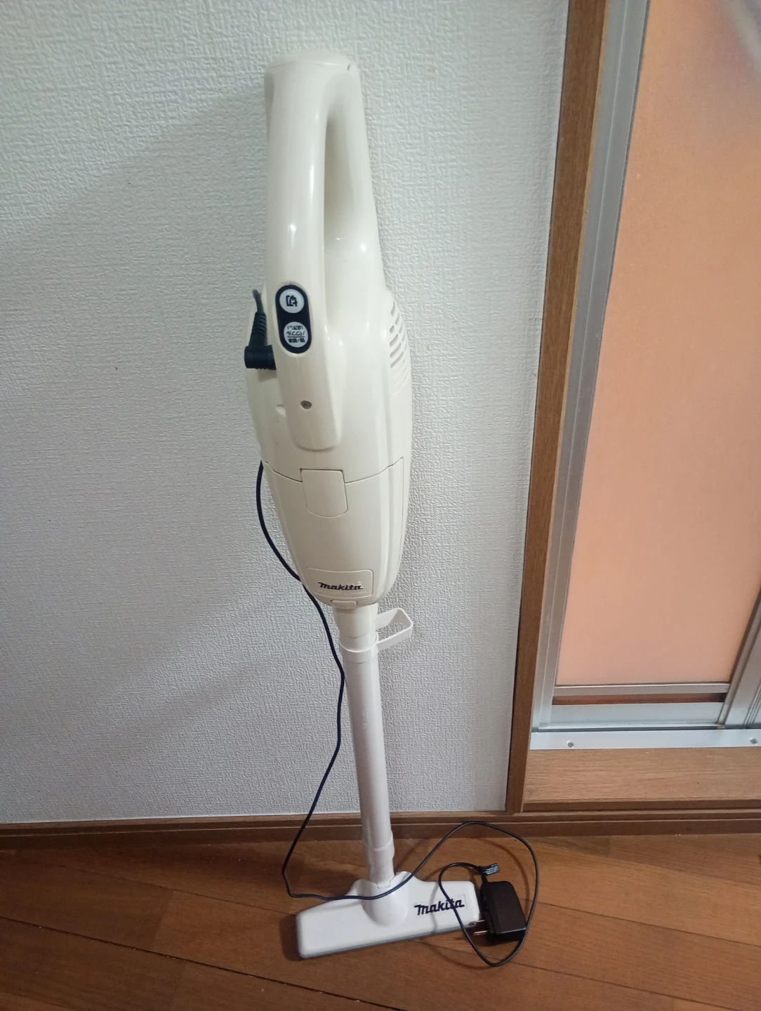 マキタ 充電式クリーナ CL105D