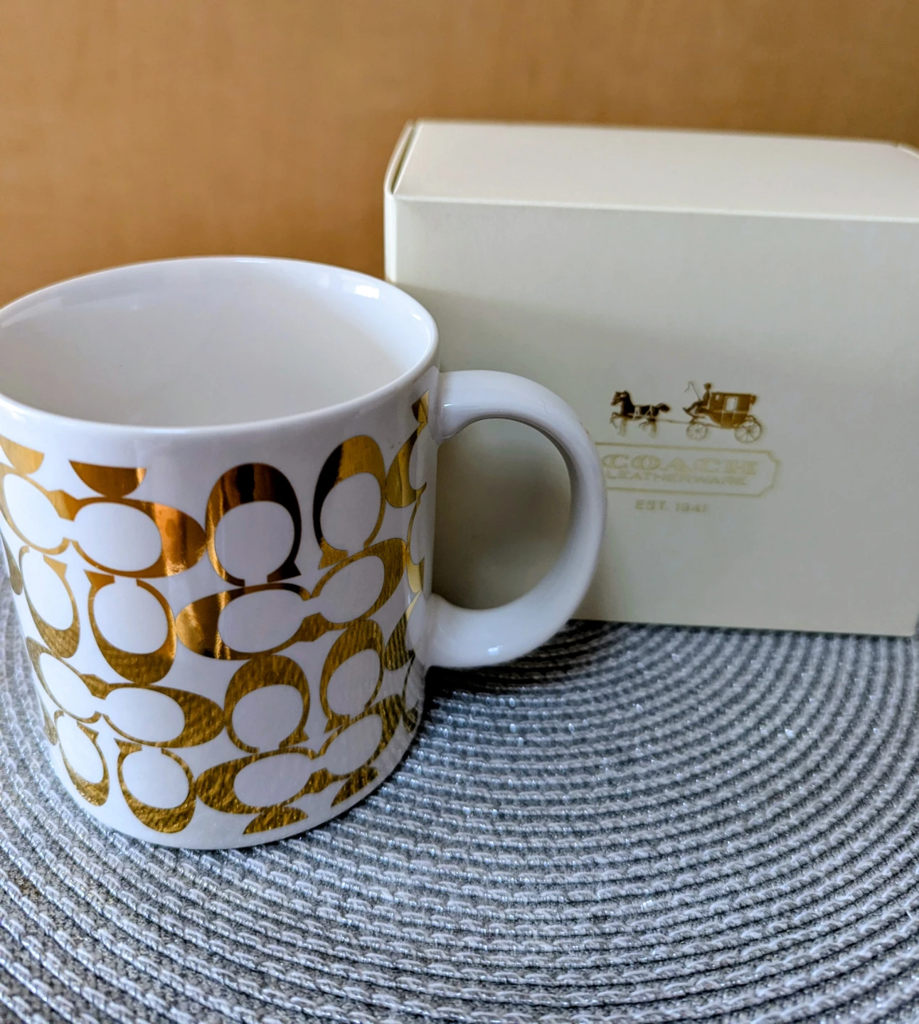 コーチ マグカップ ゴールド シグネチャー 箱付きの写真2枚目