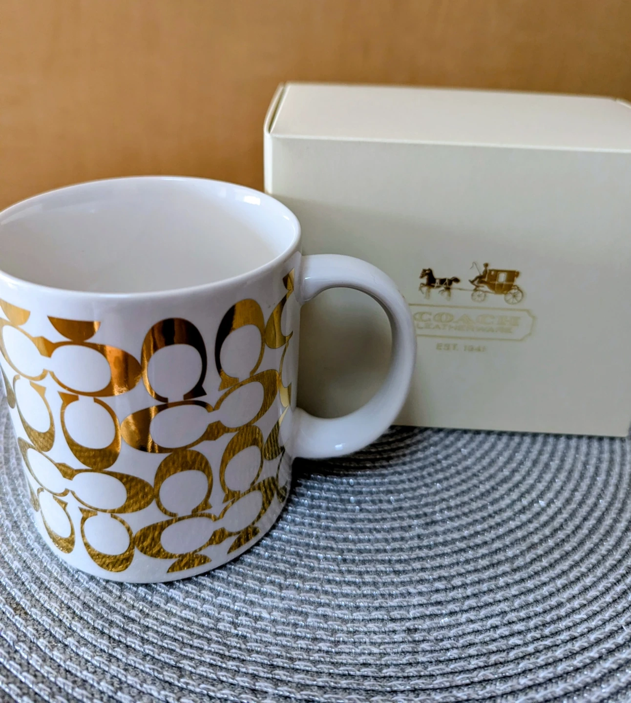 コーチ マグカップ ゴールド シグネチャー 箱付きの写真2枚目
