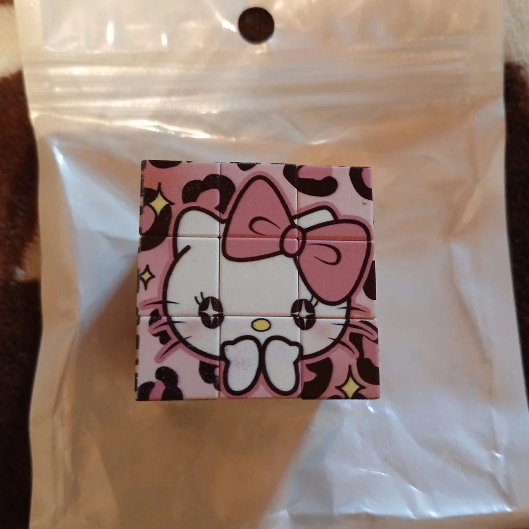 💗日焼けするキティ ルービックキューブ ヒョウ柄の写真4枚目