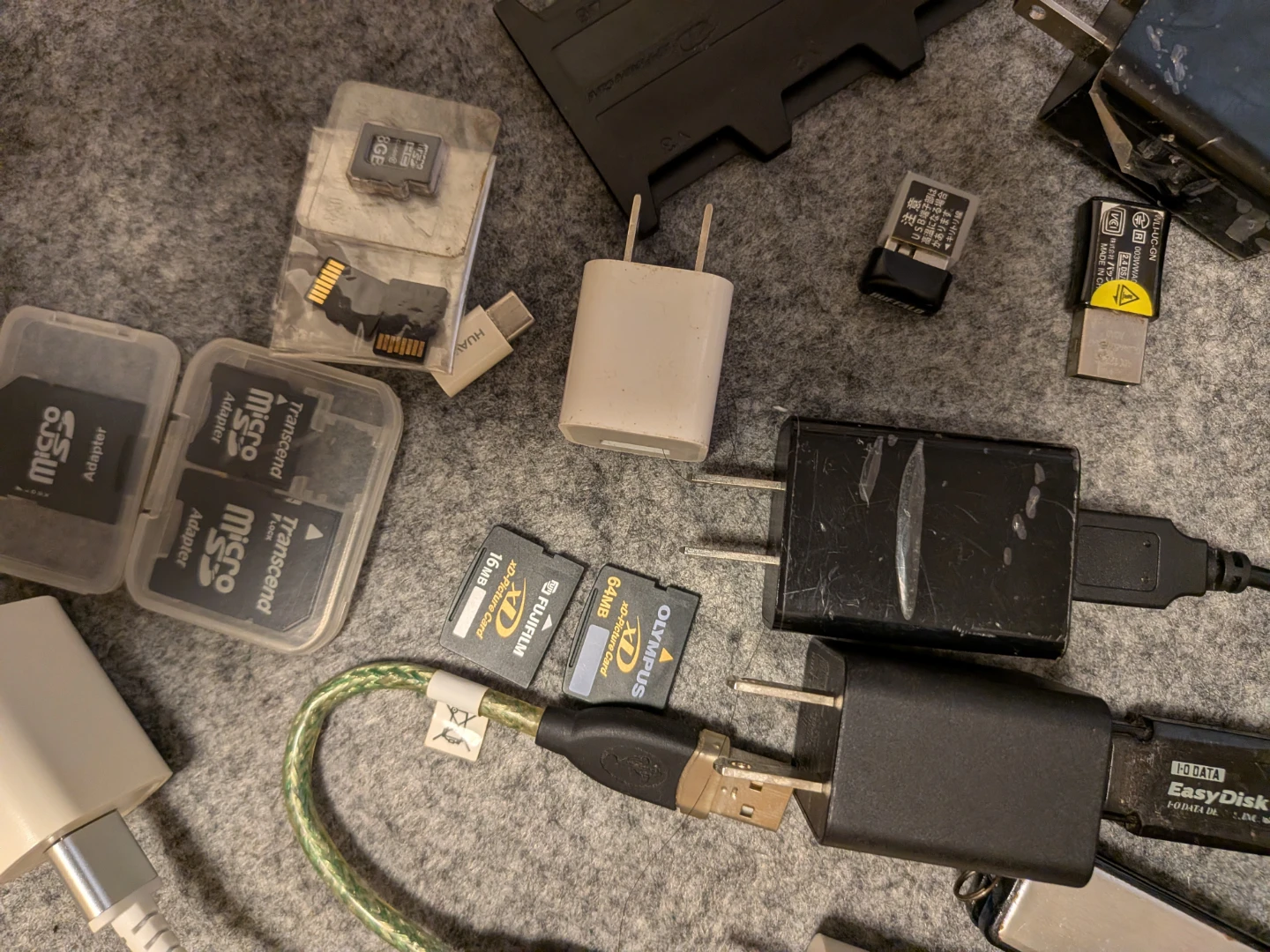USB充電器・変換アダプタ・メモリーカード等まとめ