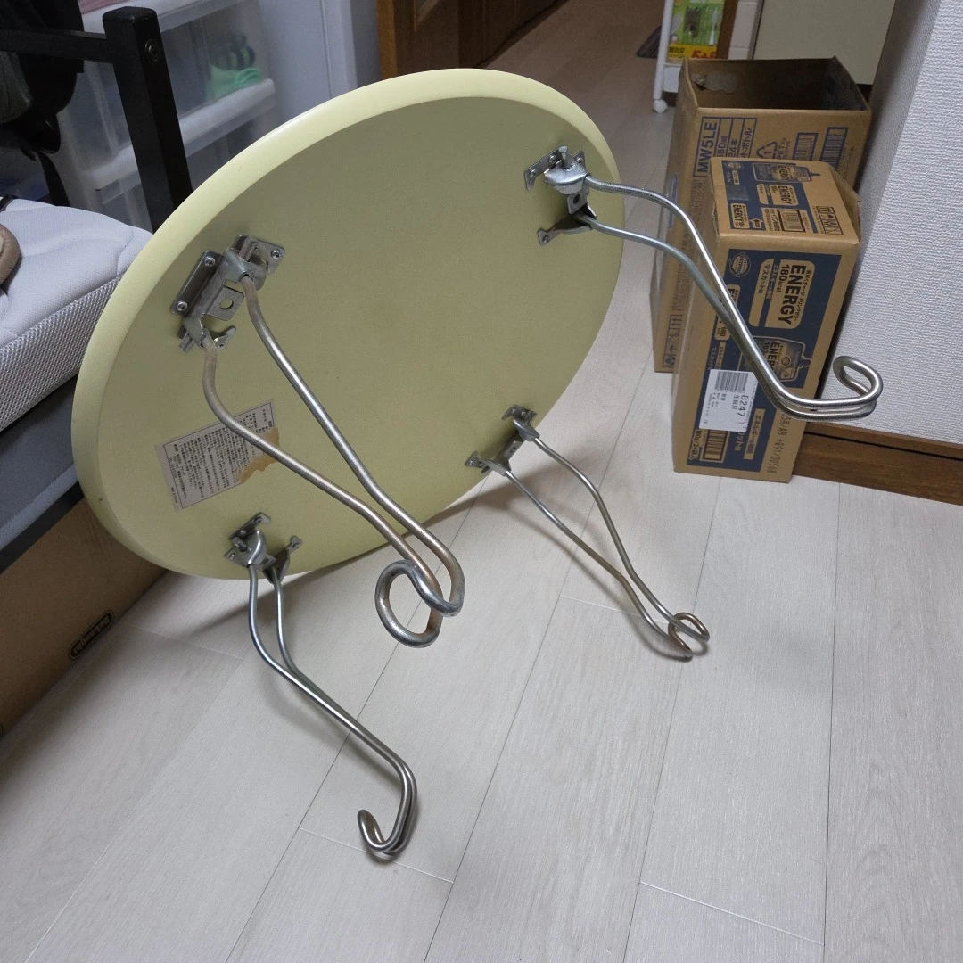 丸型 折りたたみローテーブル クリーム色の写真3枚目