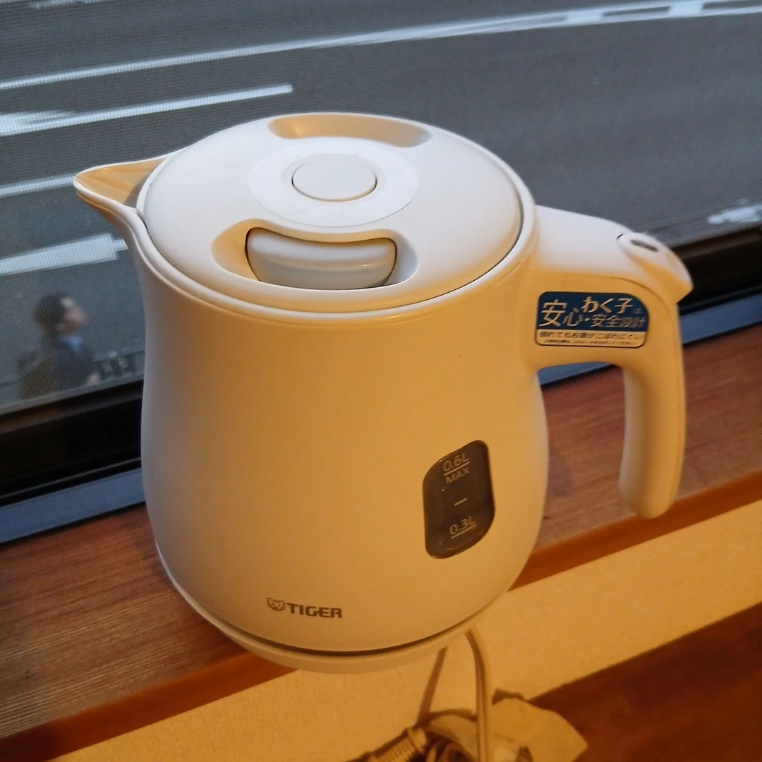 タイガー 電気ケトル わく子 0.6L ホワイトの写真3枚目