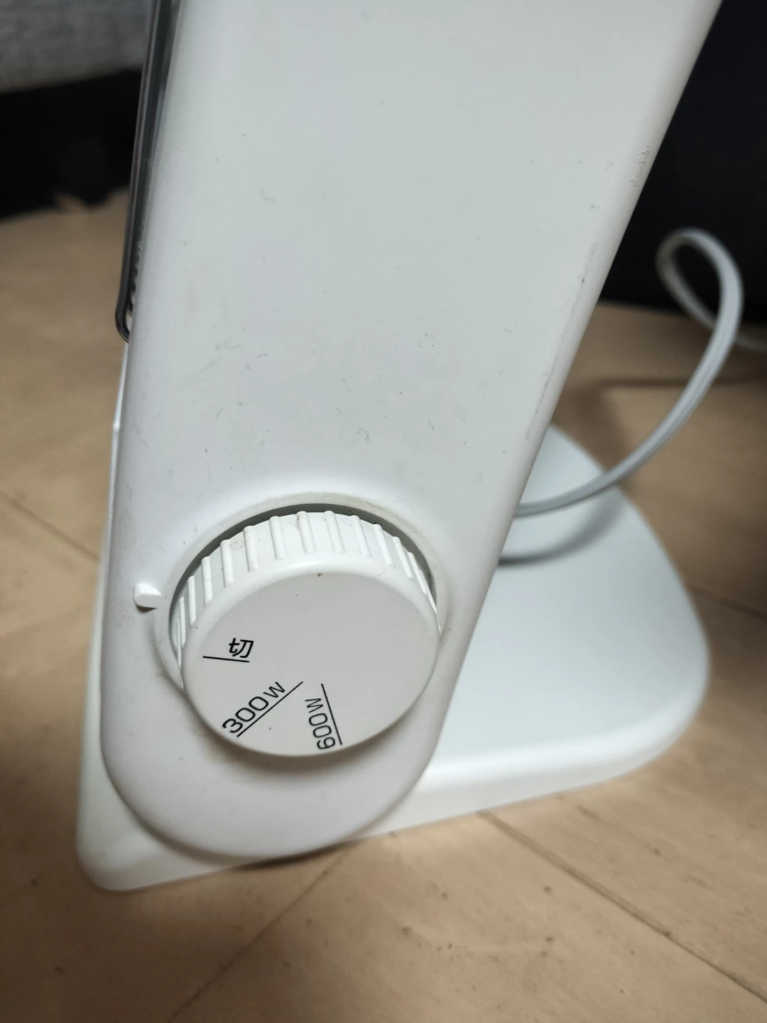 ユアサ 電気ストーブ YSH-D600Rの写真3枚目