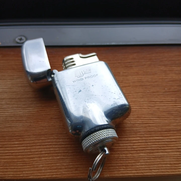 JP WIND PROOF オイルライターの写真2枚目
