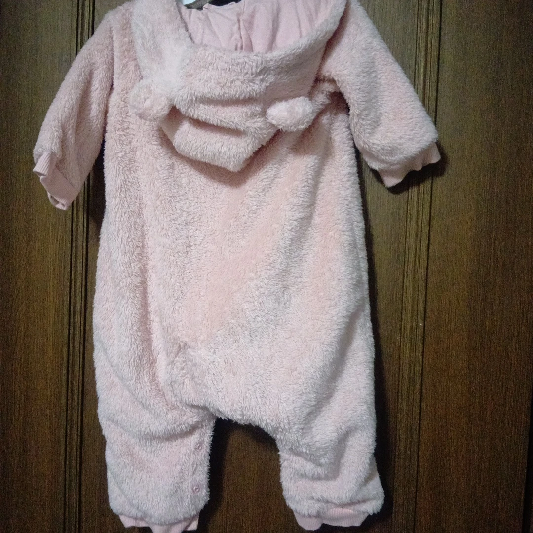 ユニクロ　80 ピンクくま耳　カバーオールの写真2枚目