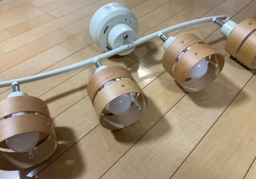 4灯シーリングライト 木製 ウッド調の写真2枚目