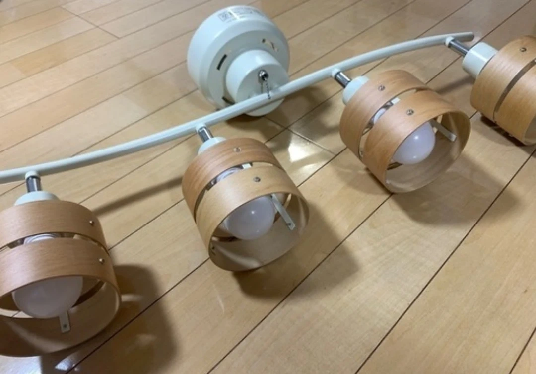 4灯シーリングライト 木製 ウッド調の写真2枚目