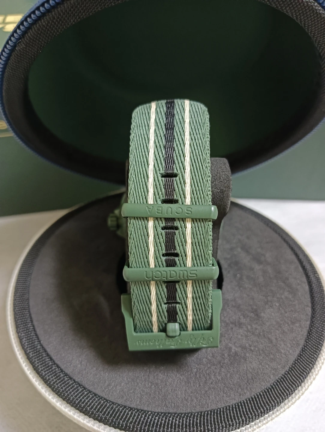 新品同様未使用。BLANCPAIN × SWATCH グリーンアビス 自動巻き 腕時計の写真4枚目