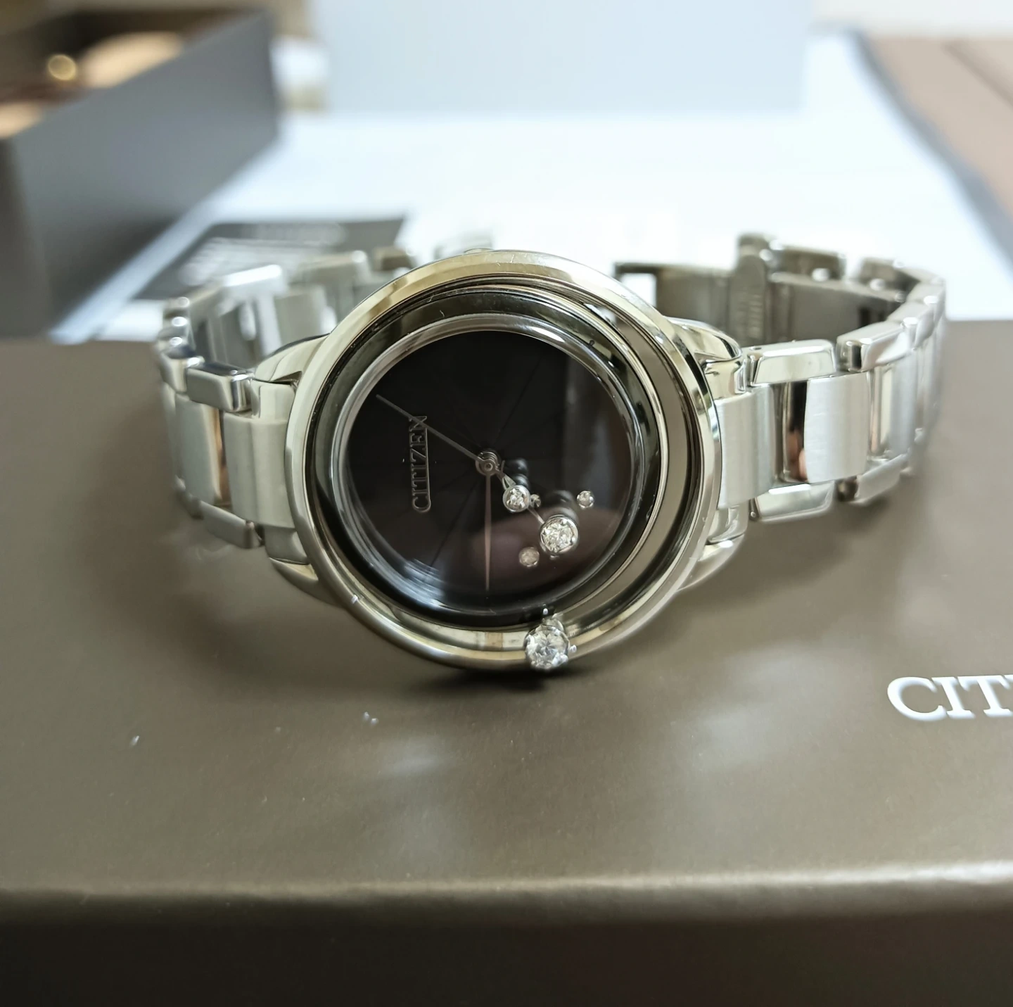 未使用近い美品11万。CITIZEN エルシリーズ ダイヤモンド エコドライブ 腕時計の写真8枚目