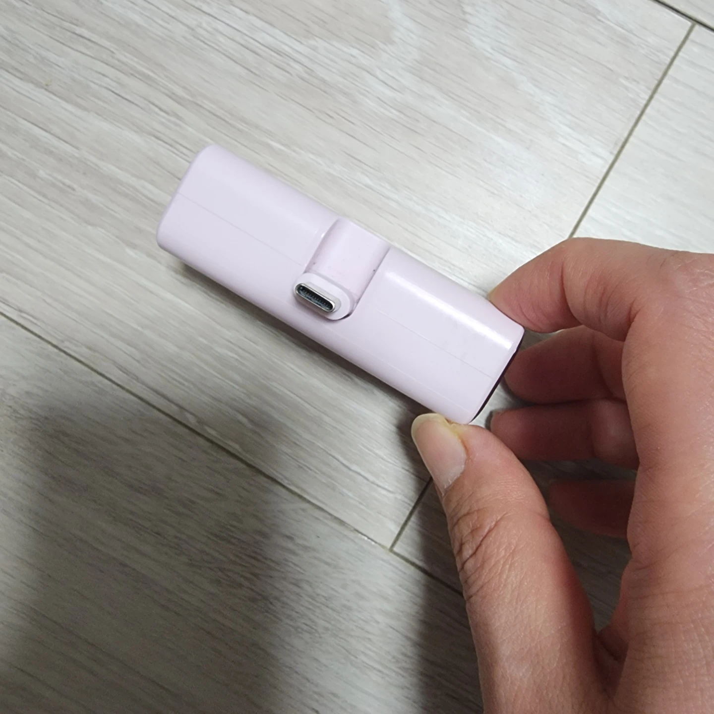 アンカー モバイルバッテリー ピンク USB-C接続の写真2枚目