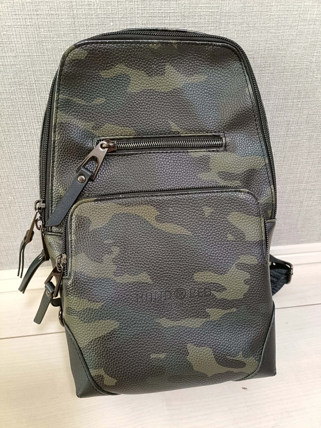【HUND RED japan】メンズ ボディバッグ ワンショルダーバッグ カモフラ柄 ブラックの写真3枚目