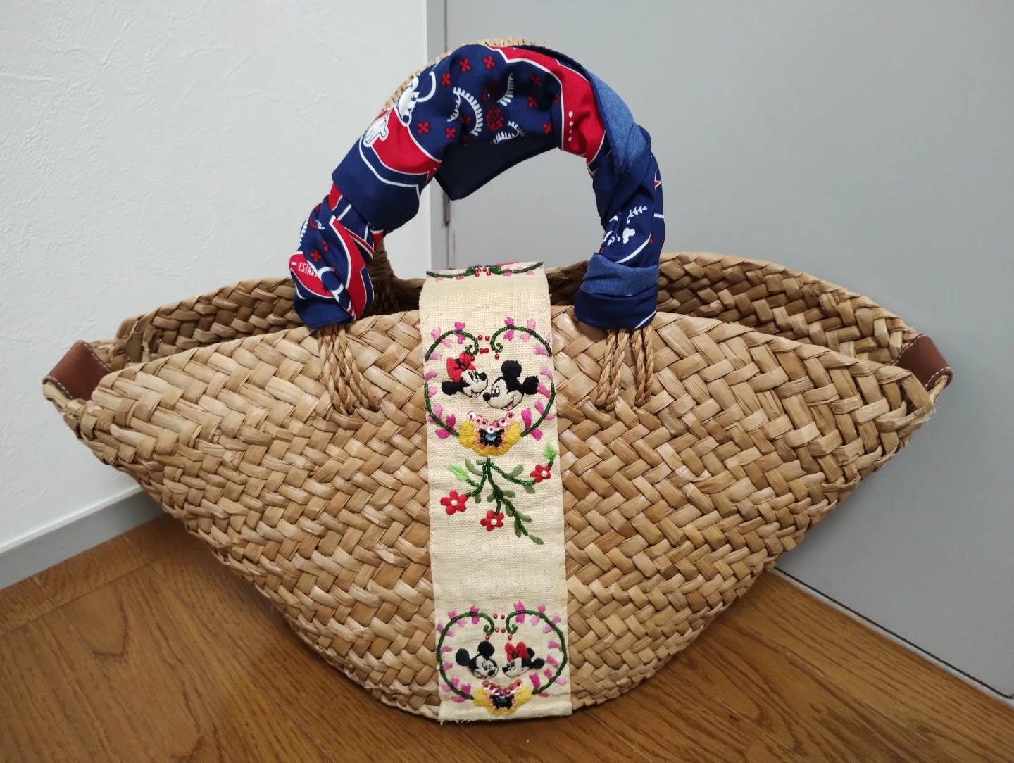 BEAMS購入★大きめサイズミッキー＆ミニー刺繍 カゴバッグの写真9枚目