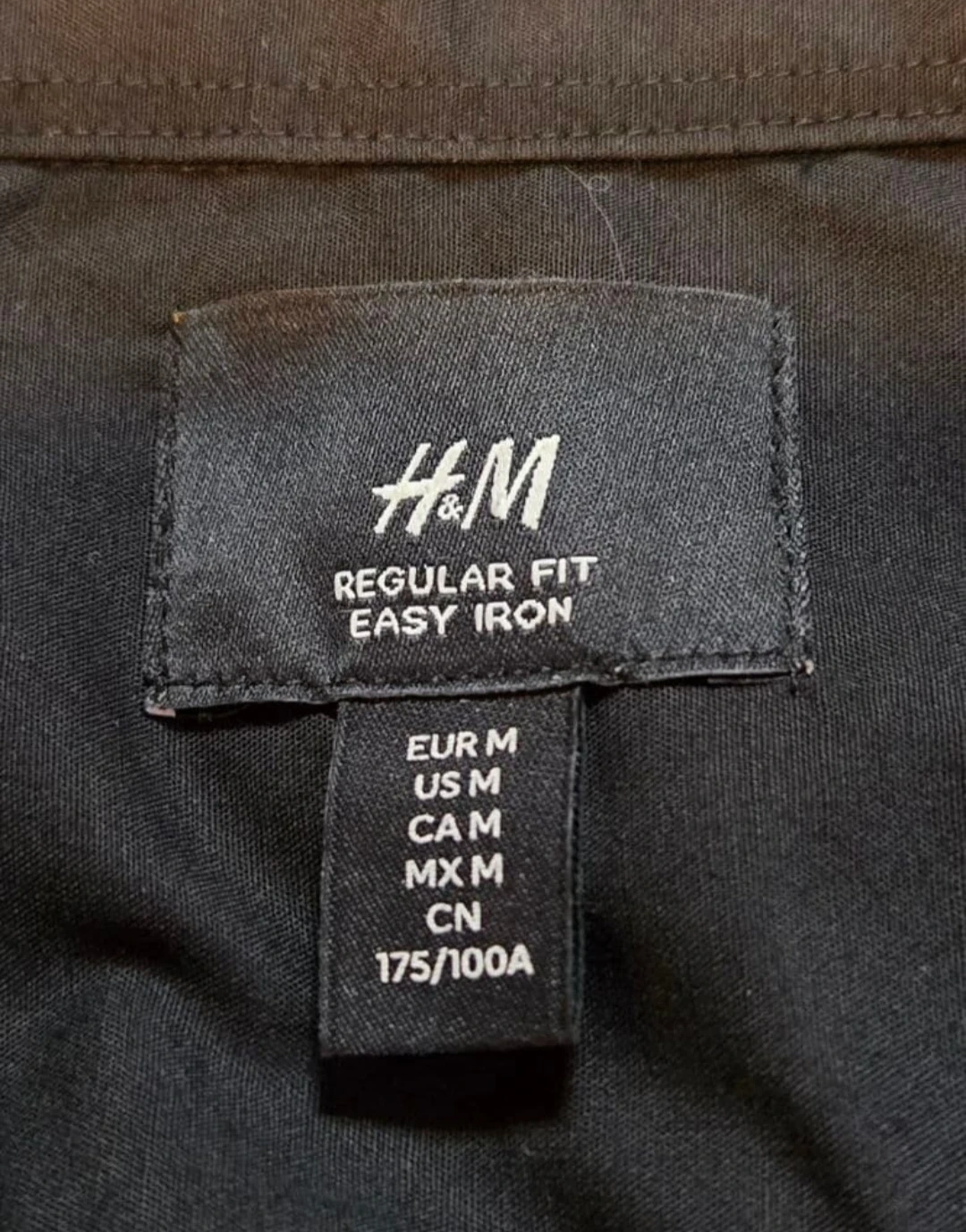 H & M レギュラーフィットイージーアイロンシャツ M ブラックの写真3枚目