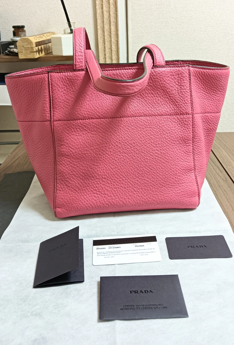 未使用近い美品。PRADA プラダ ヴィッテロ ダイノレザー トートバッグ 三角ロゴの写真5枚目