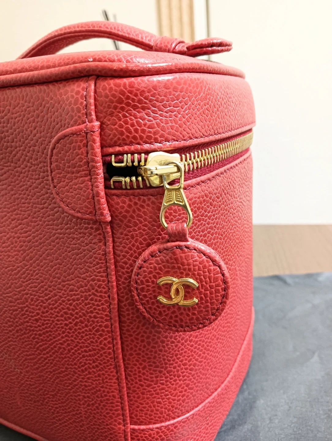 CHANEL シャネル キャビアスキン バニティ ココマーク レッドの写真5枚目