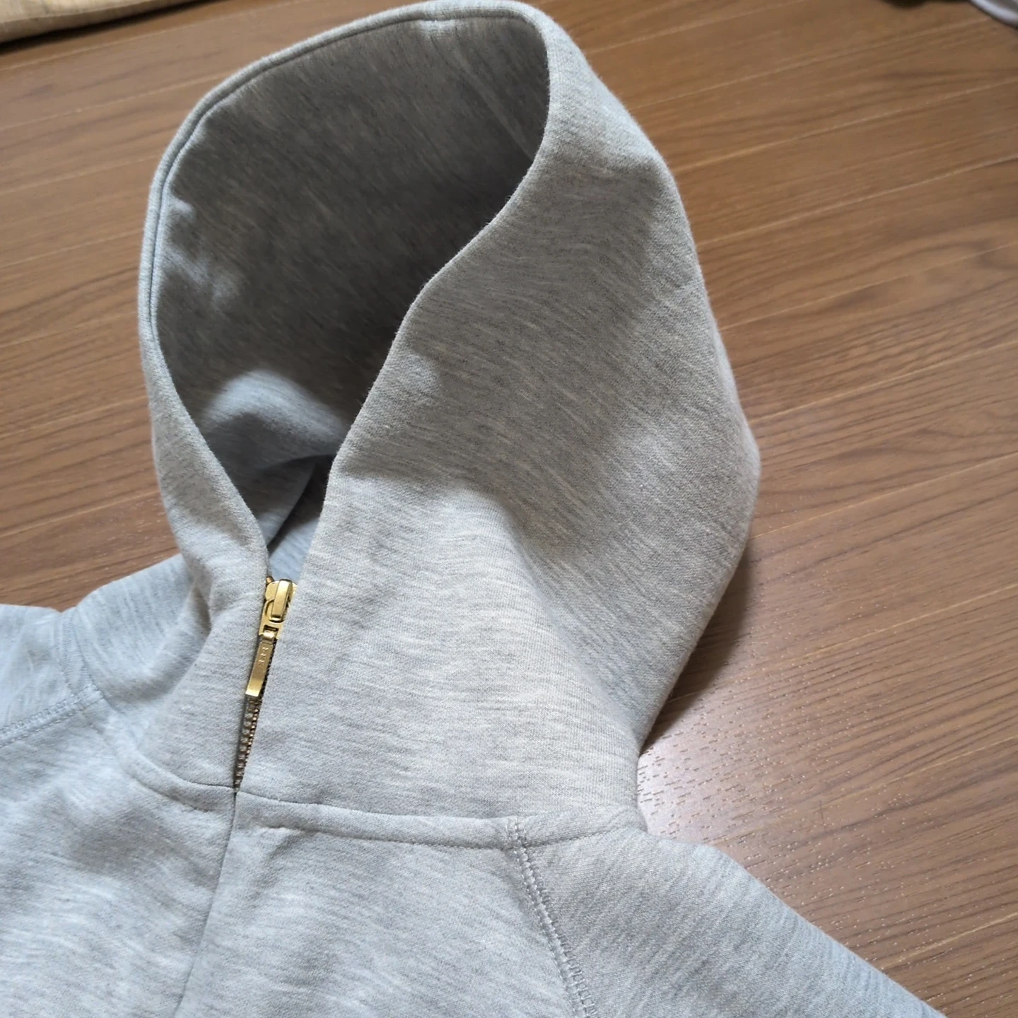 ジップアップパーカーの写真2枚目