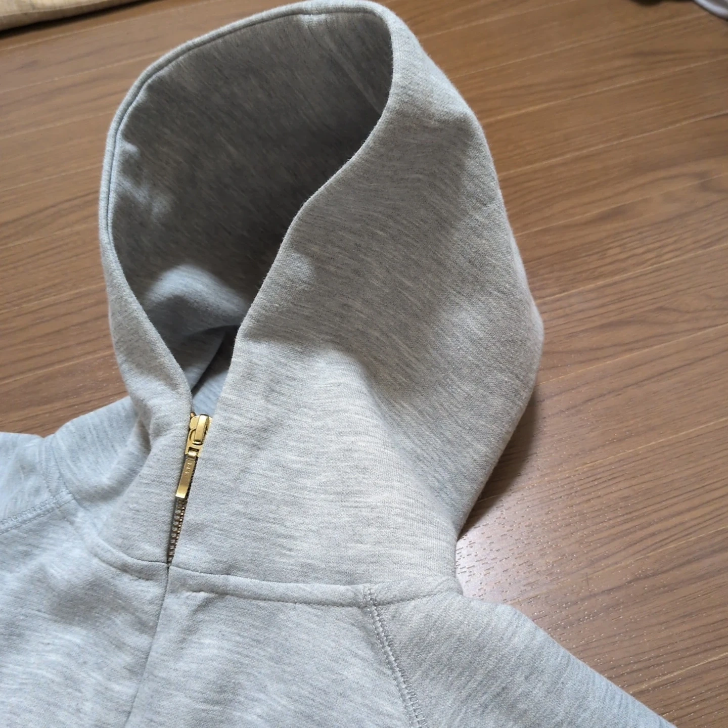 ジップアップパーカーの写真2枚目