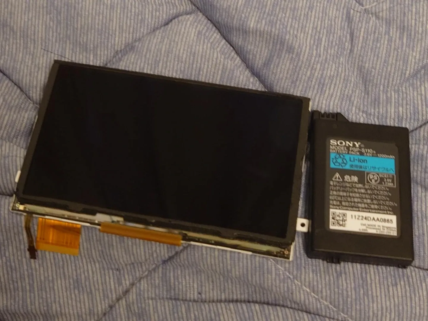 ソニー PSP交換用液晶パネルとバッテリーパック